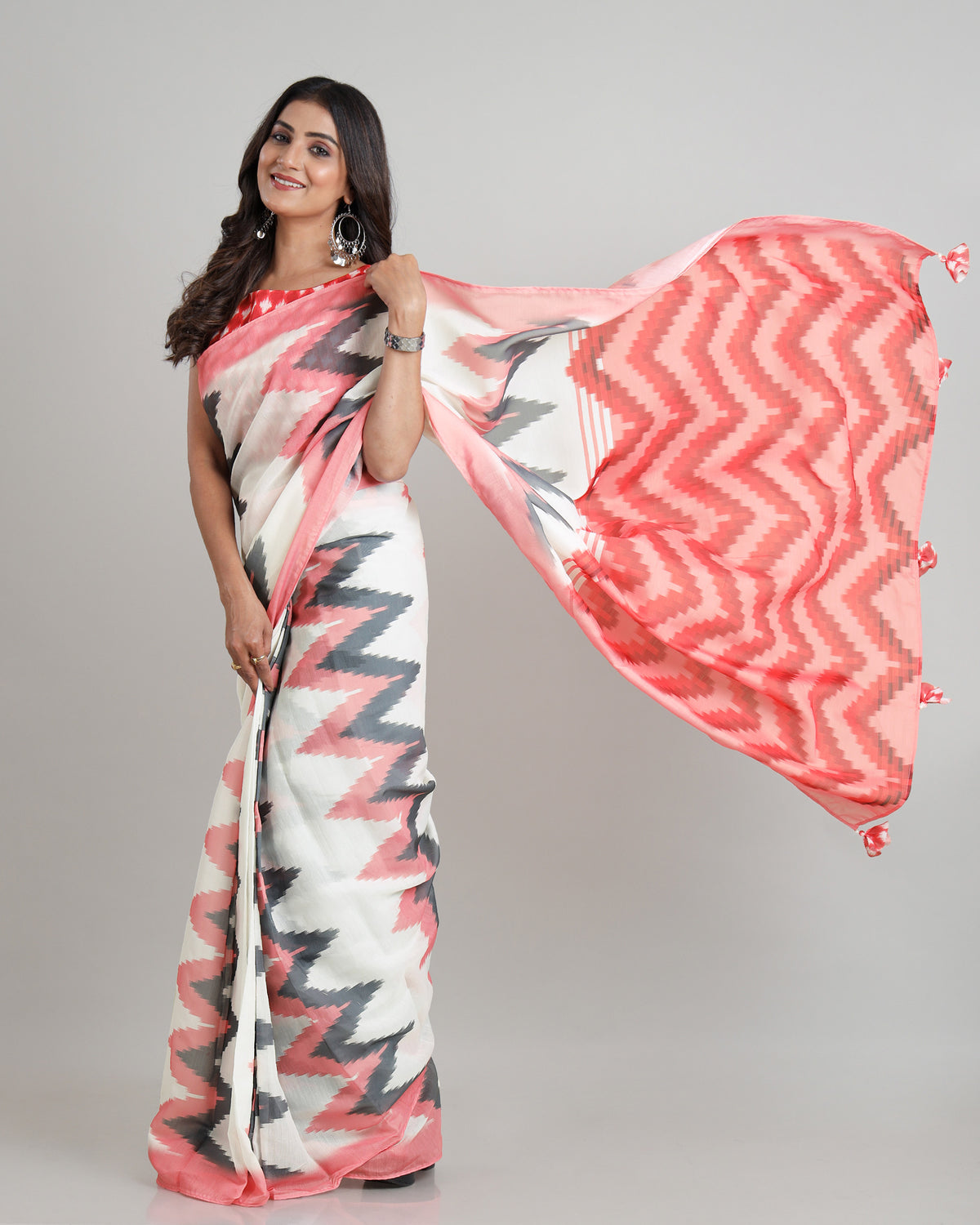 A Touch of Tradition: The Ikat Print Pre-Draped Saree