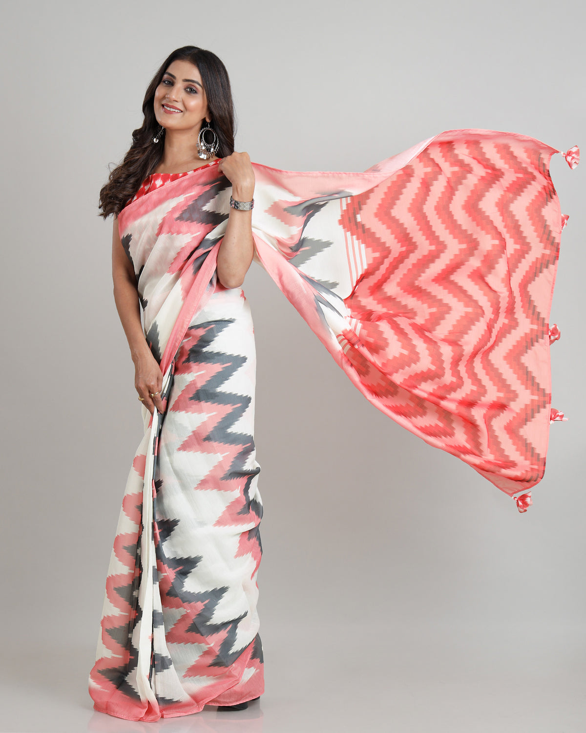 A Touch of Tradition: The Ikkat Print Saree