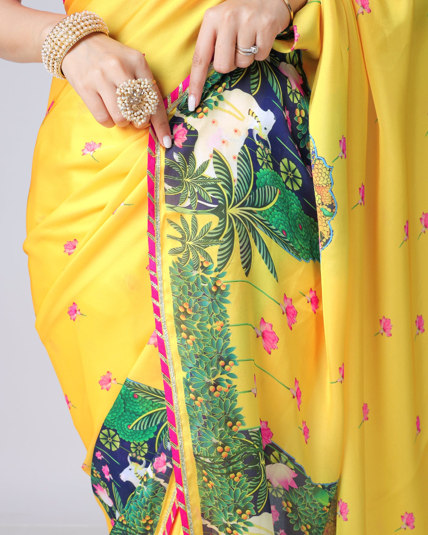 Luxurious Georgette Satin Saree Showcasing a Pichwaii Art