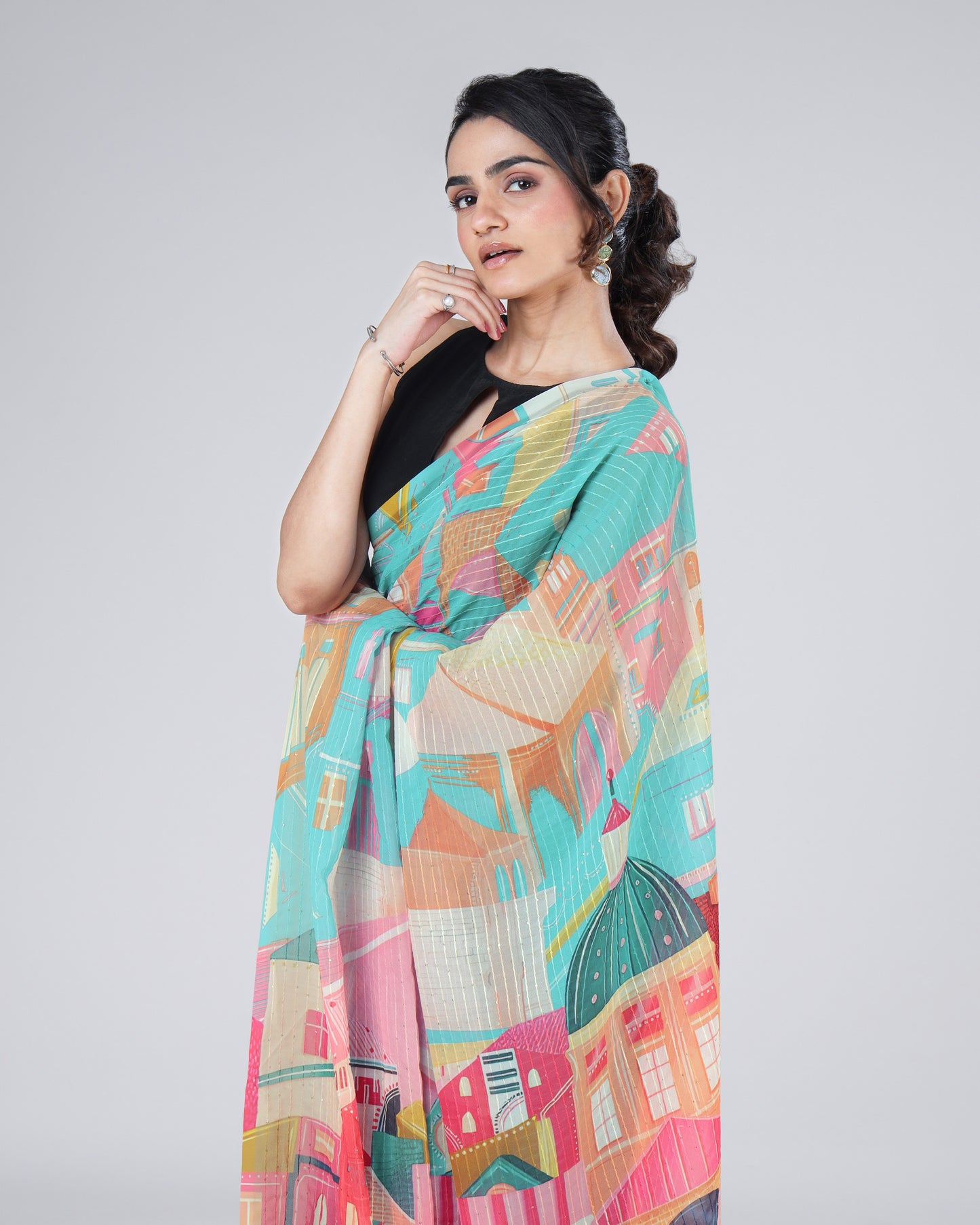 Insta Spotlight Quirky Saree – Trendy Looks, Auto-Like Guaranteed!