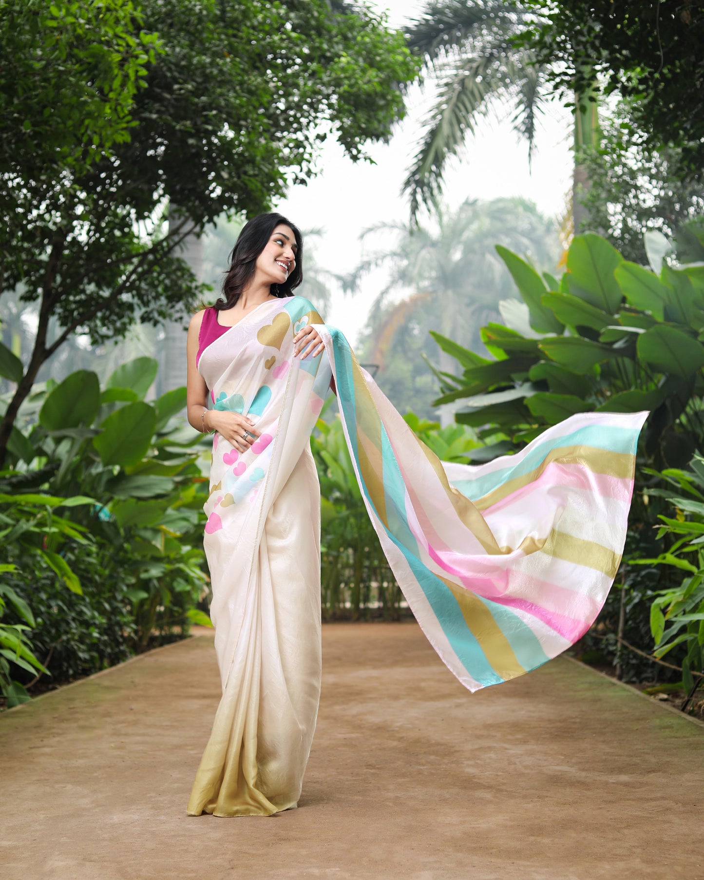 Internet Famous Saree – Million Views Wala Look