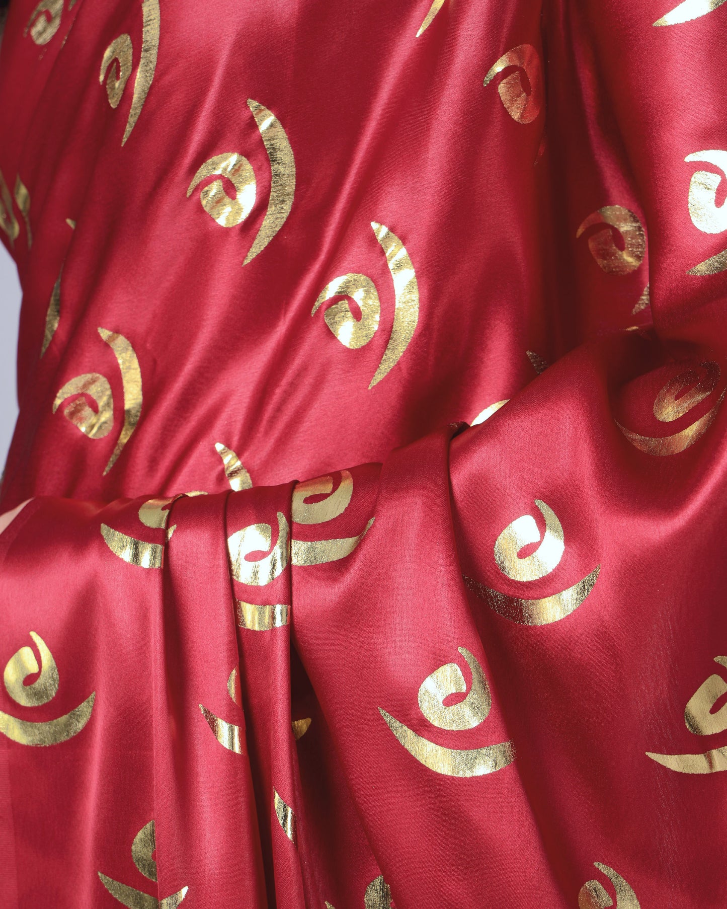 Lotus Bloom Gold Foil Edition Premium Saree ??