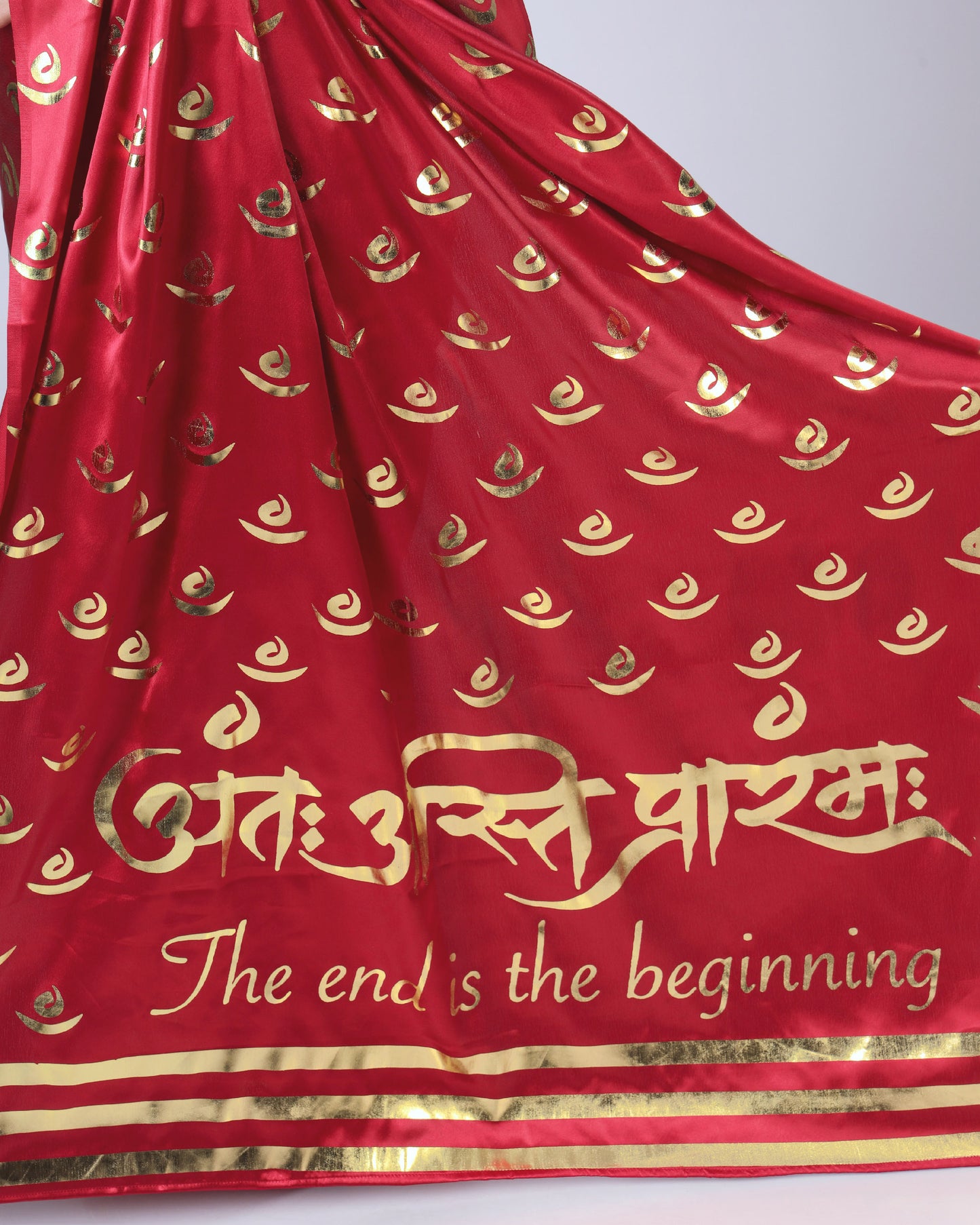 Lotus Bloom Gold Foil Edition Premium Saree ??