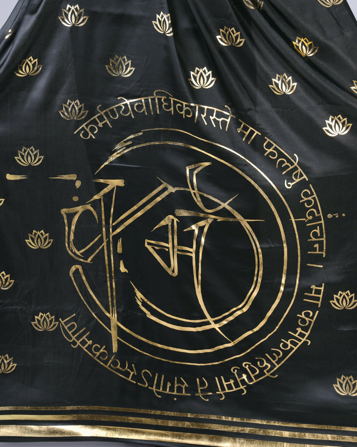 Premium Divine Art Gold Foil Edition Premium Saree ?