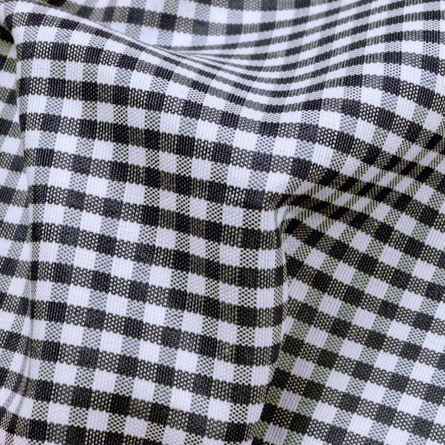 Black And White Checks Pattern Yarn Dyed Exclusive Shirting Fabric (Width 58 Inches)