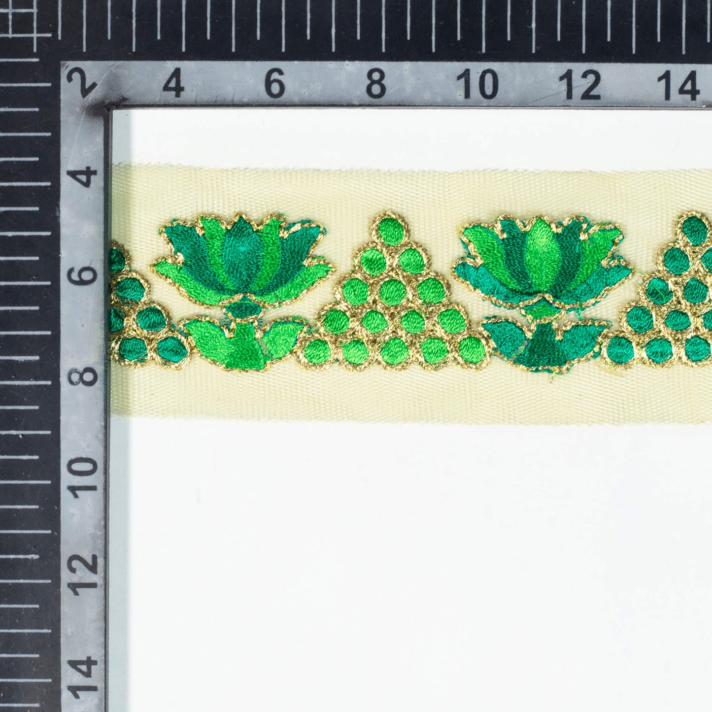 Kelly Green Floral Pattern Zari Embroidery Net Lace (9 Mtr)