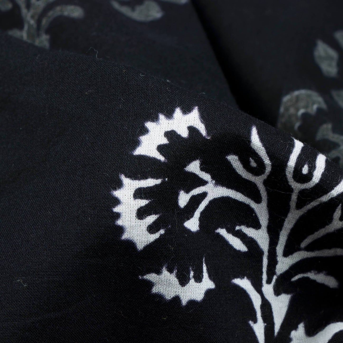 (Cut Piece 1.4 Mtr) Monochrome Floral Pattern Handblock Cotton Fabric