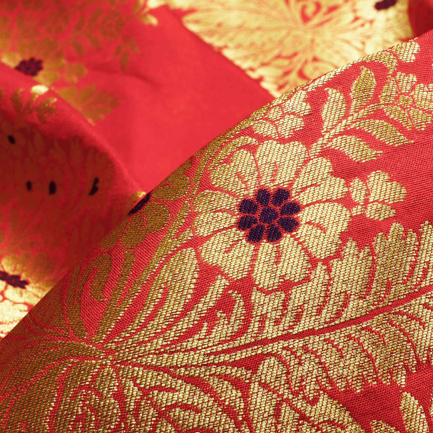 Red Floral Pattern Zari Jacquard Banarasi Silk Fabric