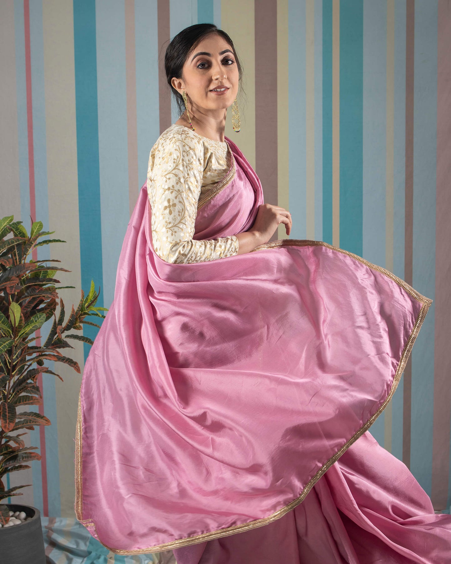 Thulian Pink Plain Viscose Uppada Silk Saree With Lace Border