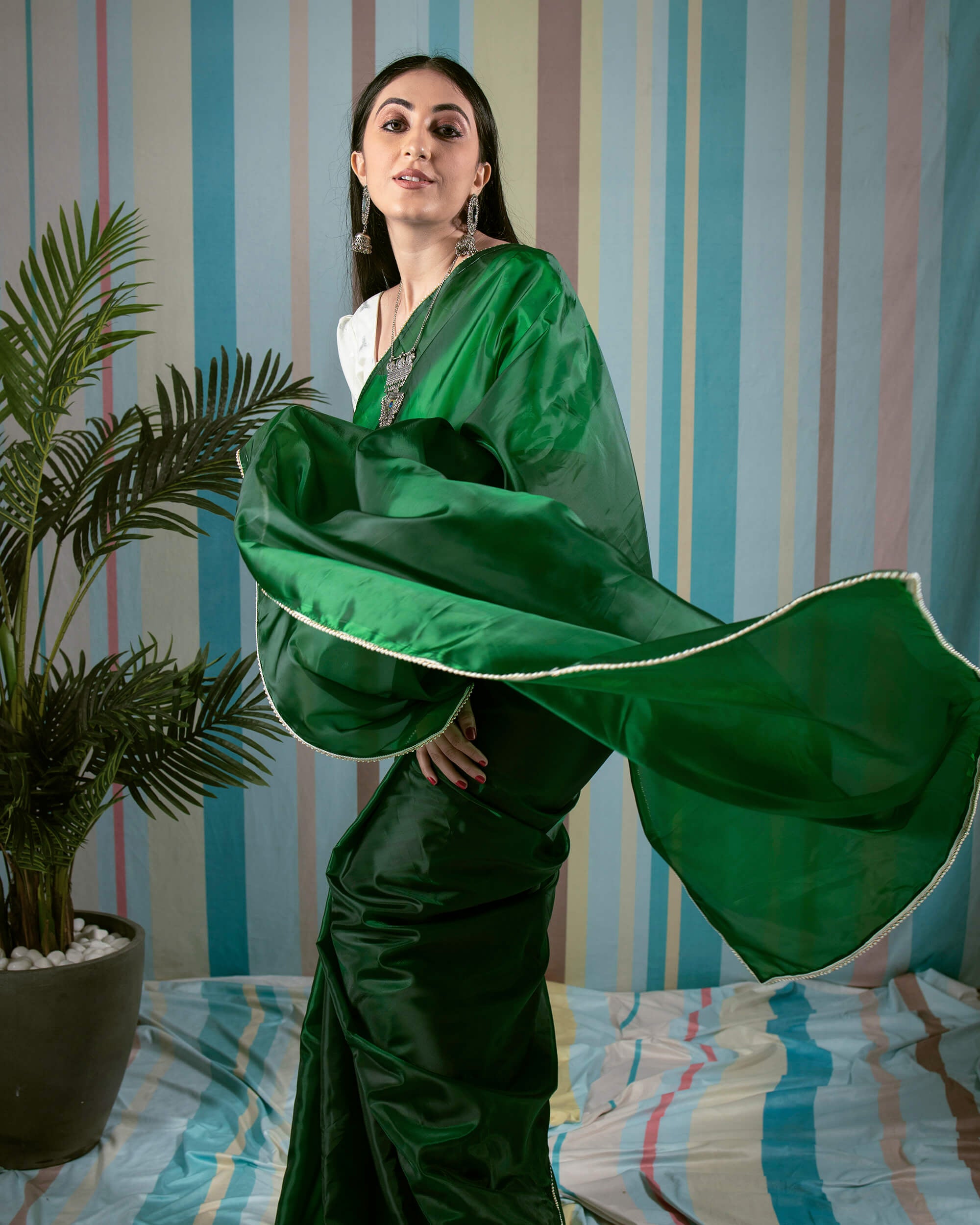 Dark green plain design nine-yard silk saree, self-border of rekku &  diamond patterns & pallu of traditional designs