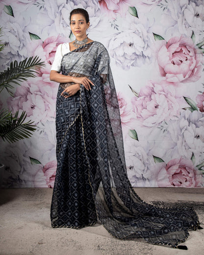 Black And White Bandhanii Pattern Shimmer Tisshu Saree With Zari Border