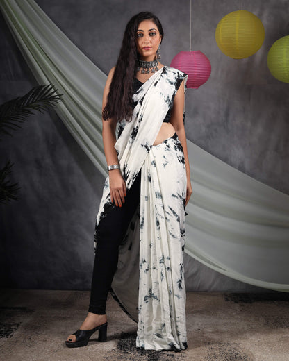 White And Dark Green Hand Tye And Dye Cotton Silk Saree With Tassels