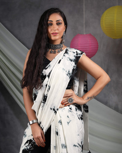 White And Dark Green Hand Tye And Dye Cotton Silk Saree With Tassels