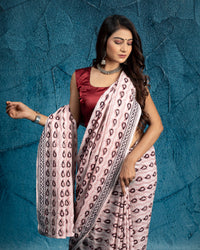 Off White And Maroon Paisley Pattern Bagh Print Sequins Embroidery Handblock Natural Dye Cotton Saree