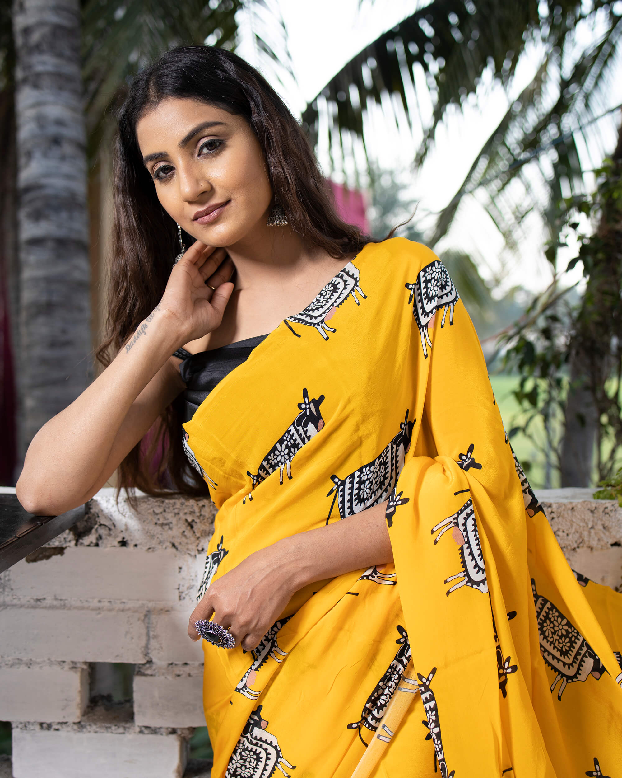 Asian India Bollywood Embroidered Yellow Crepe Saree Asia Indian National  Festival Dance Costumes Traditional Court Woman Blouse and Sari Dress Full  Set