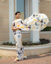 Off White And Grey Tye And Dye Pattern Digital Print Georgette Saree