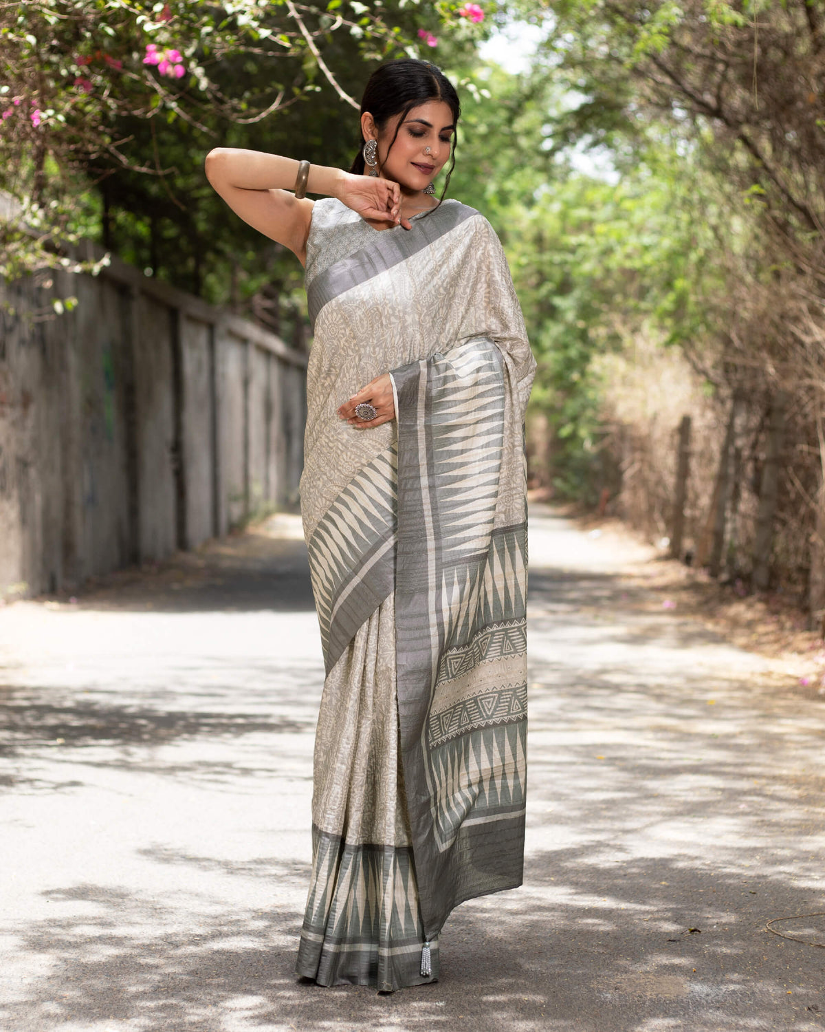 Lava Grey And White Floral Pattern Digital Print Art Tusser Silk Saree With Tassels