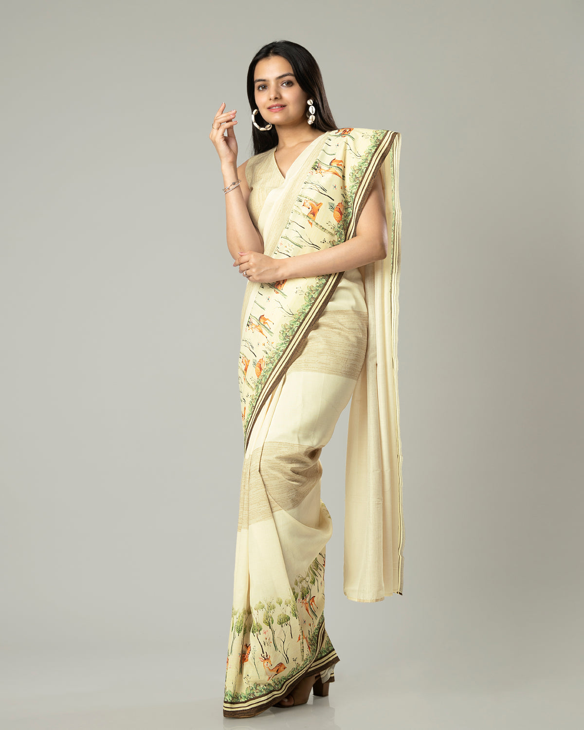 Smart Ivory White Madhuvanii Border Muslin Saree