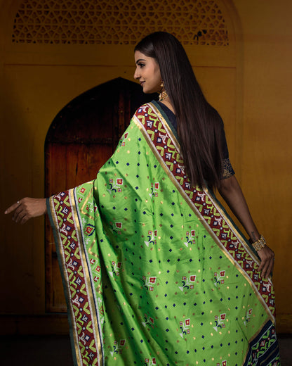 Parakeet Green And Navy Blue Patolaa Pattern Zari Jacquard Bordered Premium Banarasi Silk Saree With Blouse