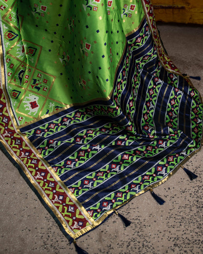Parakeet Green And Navy Blue Patolaa Pattern Zari Jacquard Bordered Premium Banarasi Silk Saree With Blouse