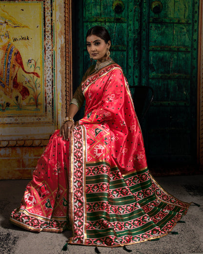 Rouge Pink And Green Patolaa Pattern Zari Jacquard Bordered Premium Banarasi Silk Saree With Blouse